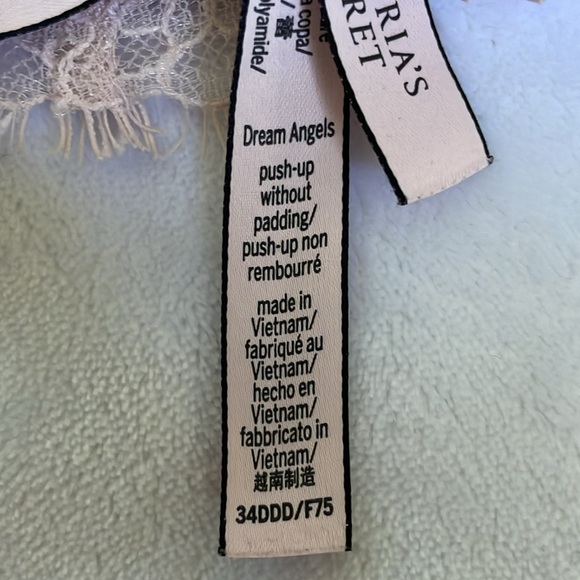 Victorias Secret Bra. - Picture 2 of 2